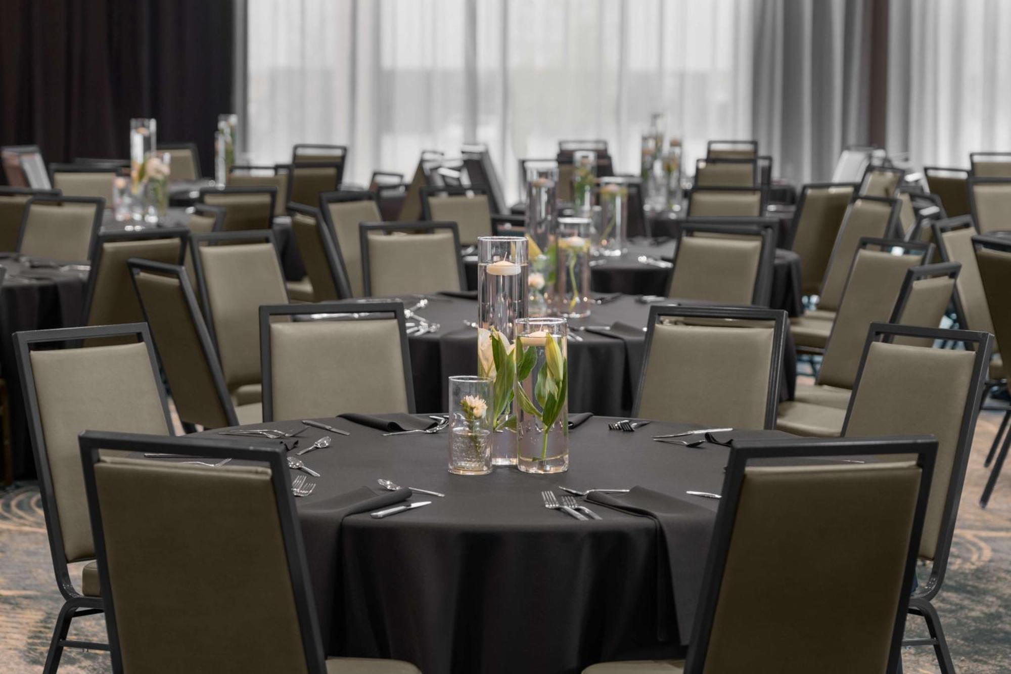 Hilton Garden Inn Grand Prairie At Epiccentral Exterior foto