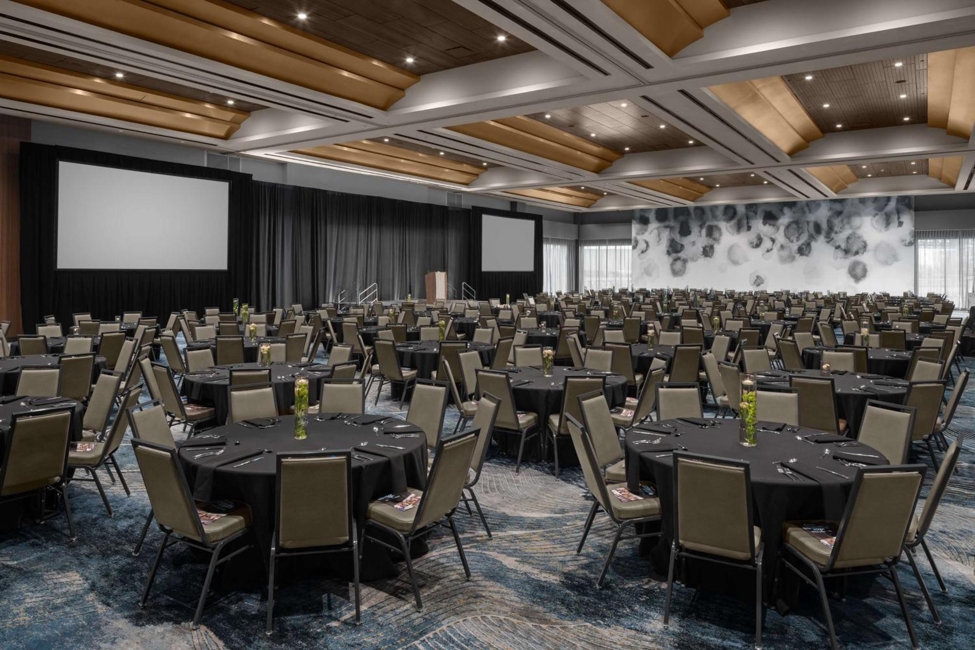 Hilton Garden Inn Grand Prairie At Epiccentral Exterior foto